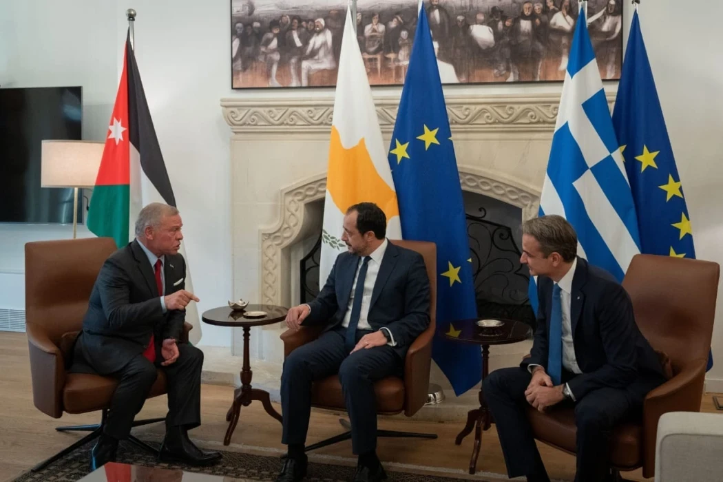 القـمة الثلاثـية تدعـو لتعـ.ـزيز المسـاعدات الإنـسانـية ودعـ.ـم الحـ.ـل السيـ.ـاسي في سوريا