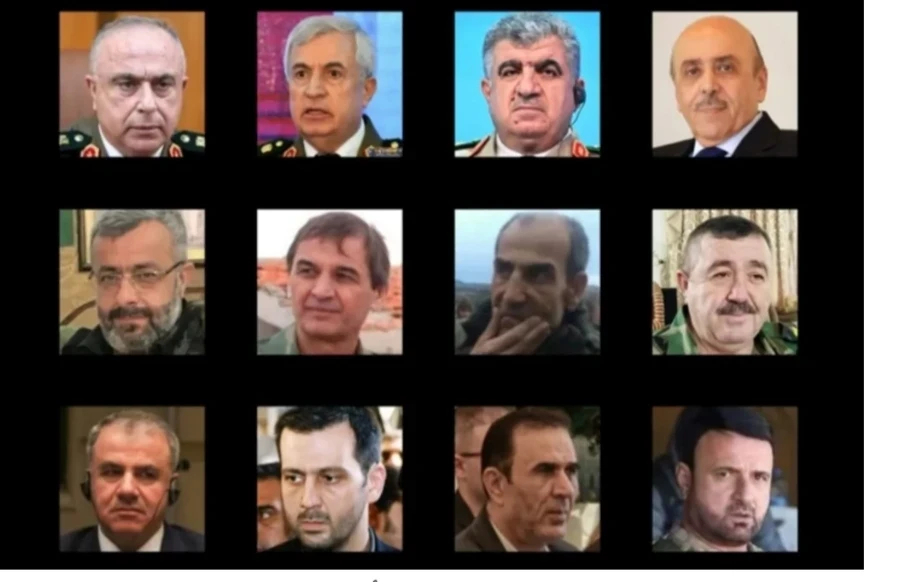 أعـ.ـوان الأسد الهـ.ـاربون: يشربون الويسـ.ـكي ويلعبون الورق