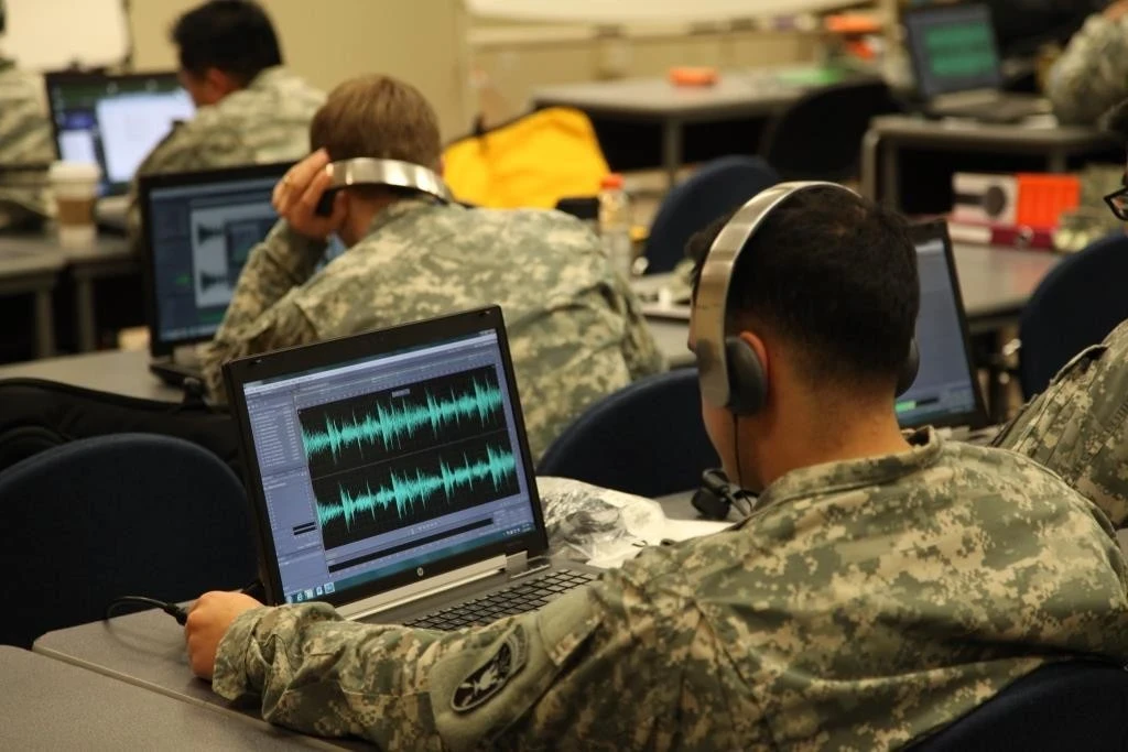 تجـ.ـربة اجـتماعية تـكشـف تأثـ.ـير وجود المرأة على سلـ.ـوك الجـنود