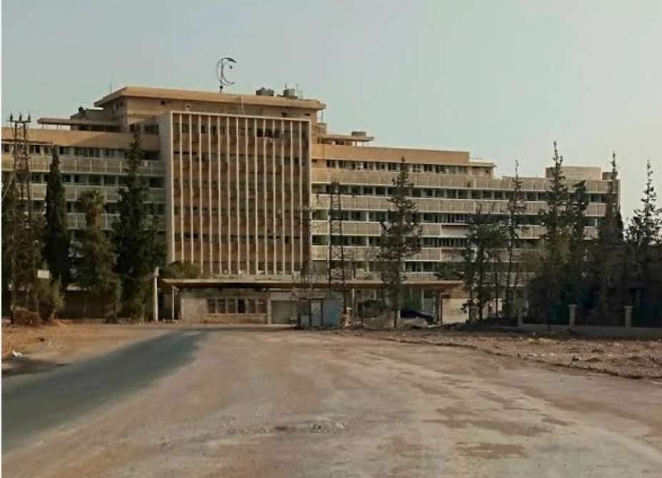 الكشـ.ـف عن عـشرات الجـ.ـ.ـثـ.ـث لمـعـتقـلين صُـفّـوا حديثاً في ثـلاجـة مشـفى حرسـتا العسـكري