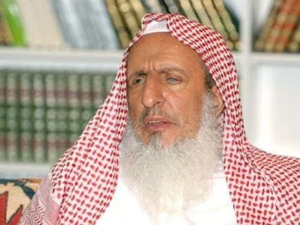 فتوى رسمية: تصوير وبث العبادات عبر الإنترنت قد يؤثر على الإخلاص ويقود إلى الرياء