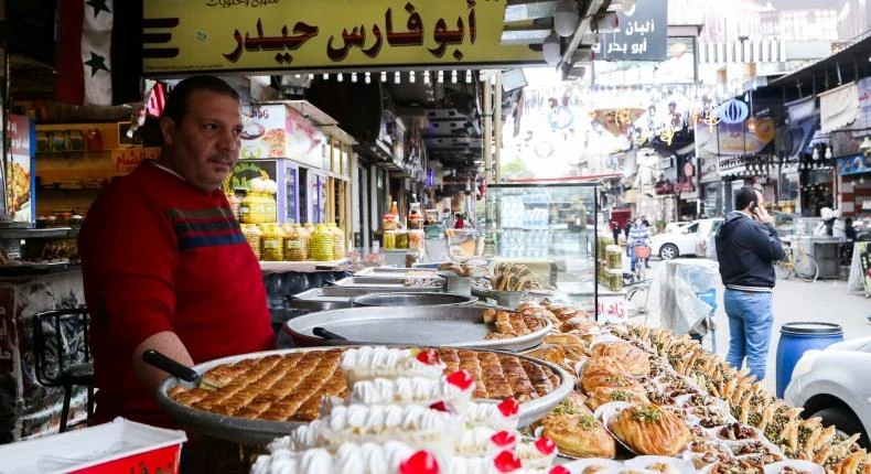 آلية جديدة لعرض الأسعار بالليرتين القديمة والجديدة في الأسواق السورية