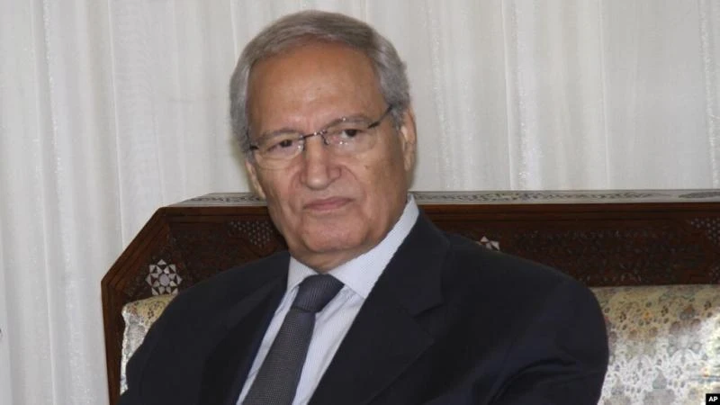 أحمد الشرع يلتـقي فـاروق الشـرع بعد الإقـامة الجبـريـة ويـدعـوه لحـضور مؤتـمر الحـوار الوطني