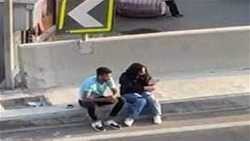 فيديو فاضح على جسر أمام المارة بوضح النهار في مصر (فيديو)
