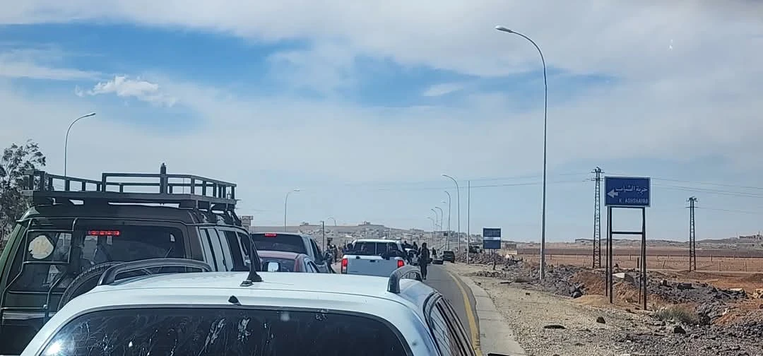 سوري يقيم في هولندا يُشعل الجدل بعد تسجيل صوتي وصور تربطه بفصيل عسكري سابقاً