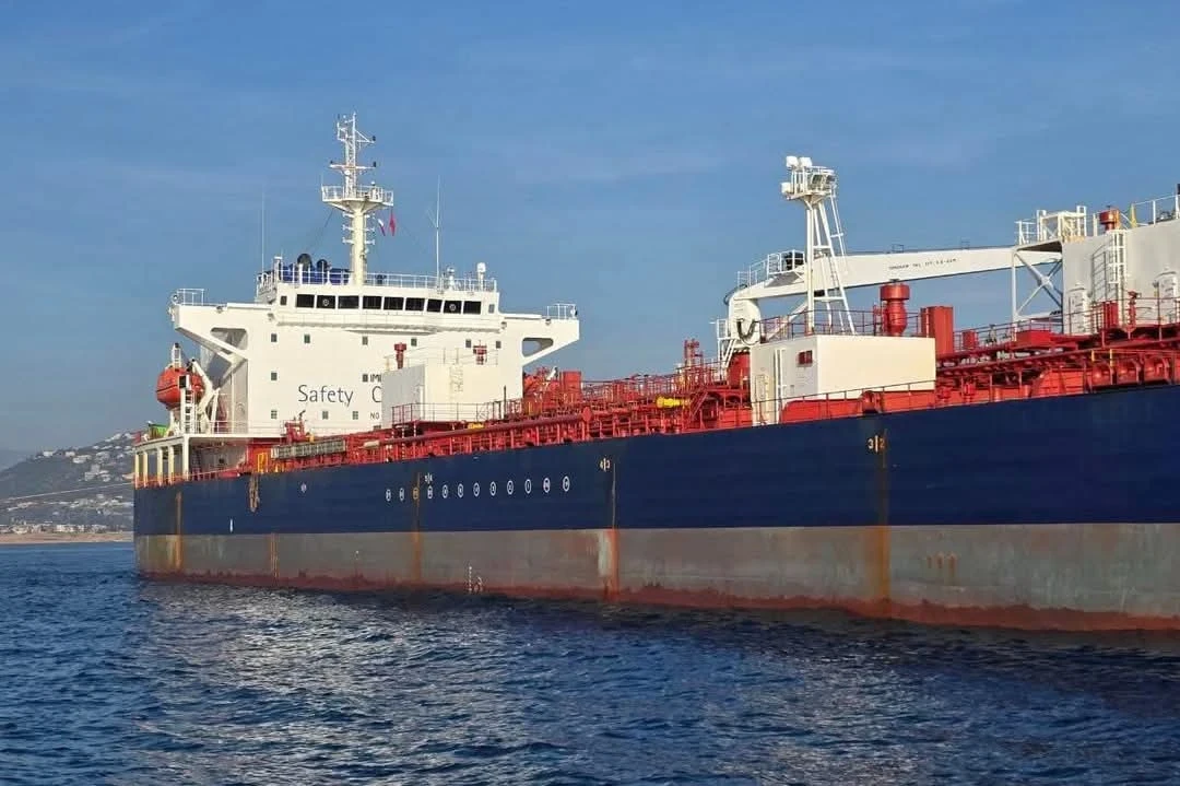 وصول ناقلة نفط محمّلة بأكثر من 30 ألف طن مازوت إلى مصب بانياس