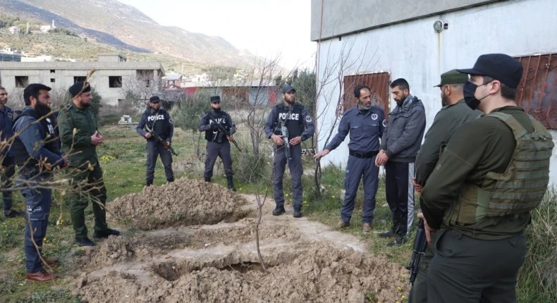 جريمة مروعة تهز مدينة مصياف في حماة: شاب يقتل عائلته ذبحًا