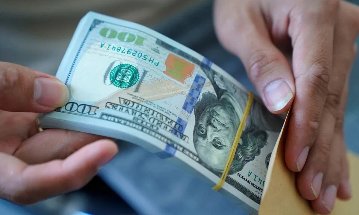 سعر صرف الليرة السورية عند افتتاح يوم الإثنين