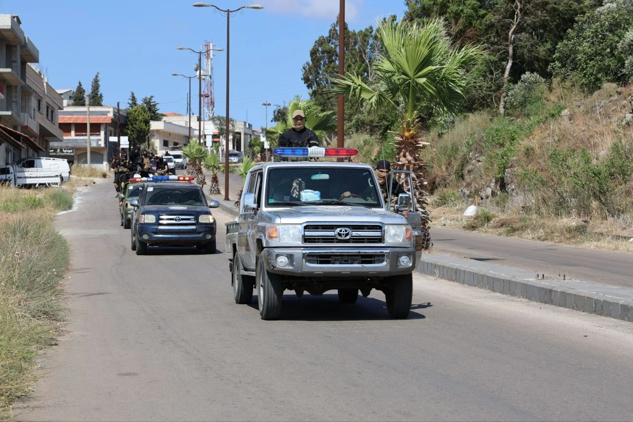 ضبط مستودع أسلحة واعتقال مطلوبين في ريف حمص خلال عملية أمنية دقيقة