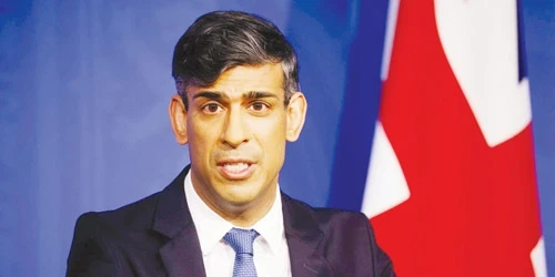 رئيس الوزراء البريطاني يؤكد على ترحيل طالبي اللجوء إلى رواندا رغم التعطيلات التشريعية