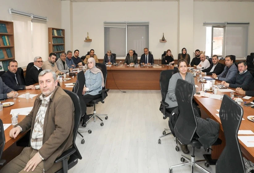 لقاء رئيس جامعة غازي عنتاب وأكادميين تركيين مع ممثلين عن المجتمع المدني السوري: بحث التحديات والحلول لأوضاع اللاجئين