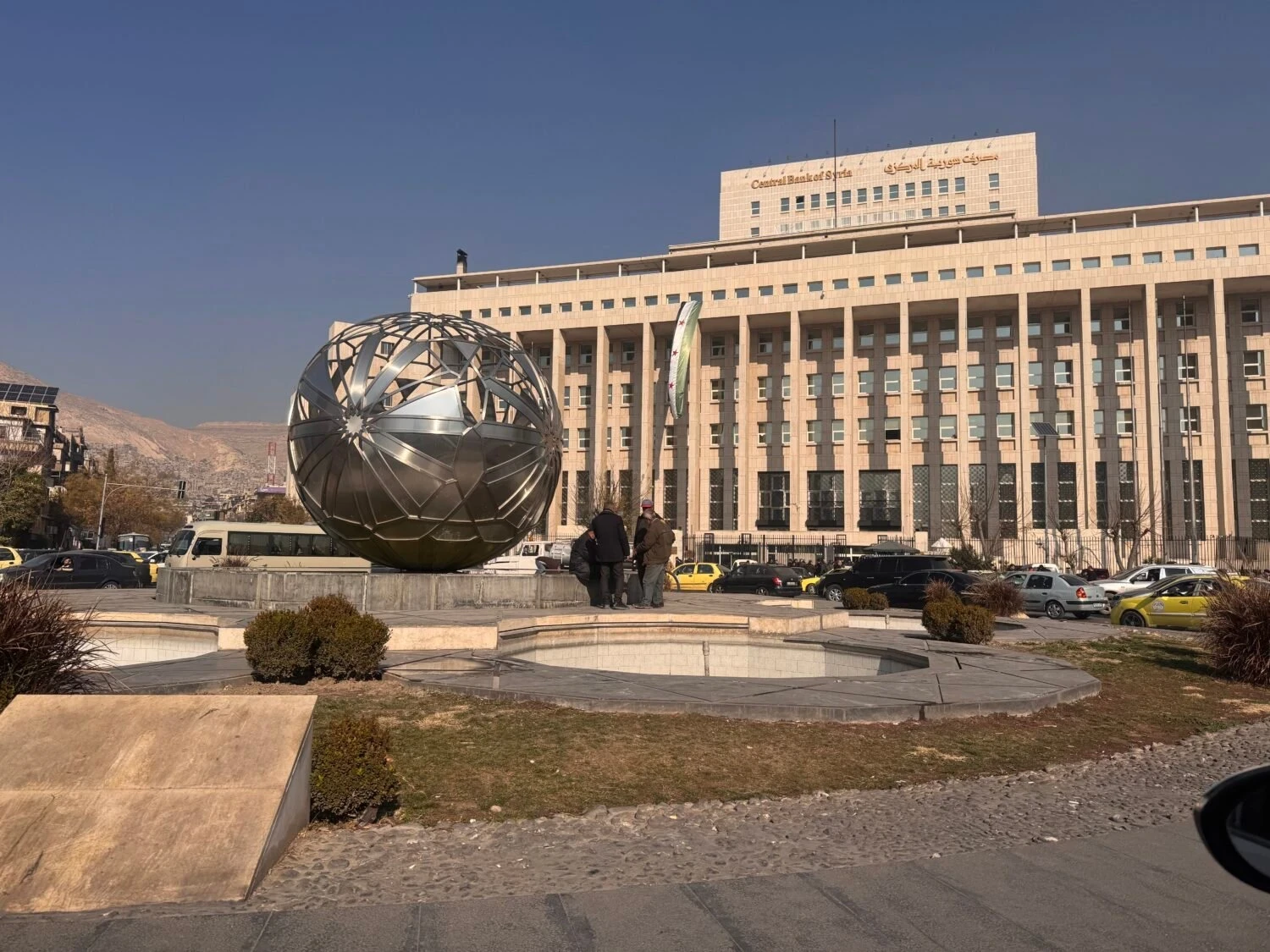 المركزي السوري يراجع نظام استيراد وتصدير الذهب ويُرخّص مصافي وطنية