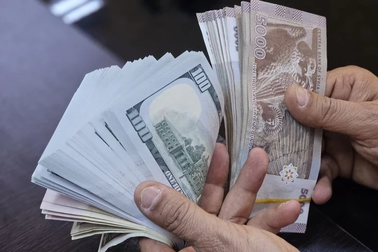 سعر صرف الليرة السورية عند افتتاح يوم الأحد