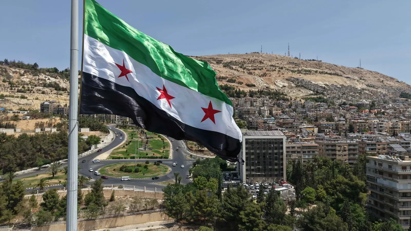 مرسوم رئاسي بإحداث “الهيئة العامة للإمداد والتوريد” لتنظيم التعاقدات الحكومية في سوريا