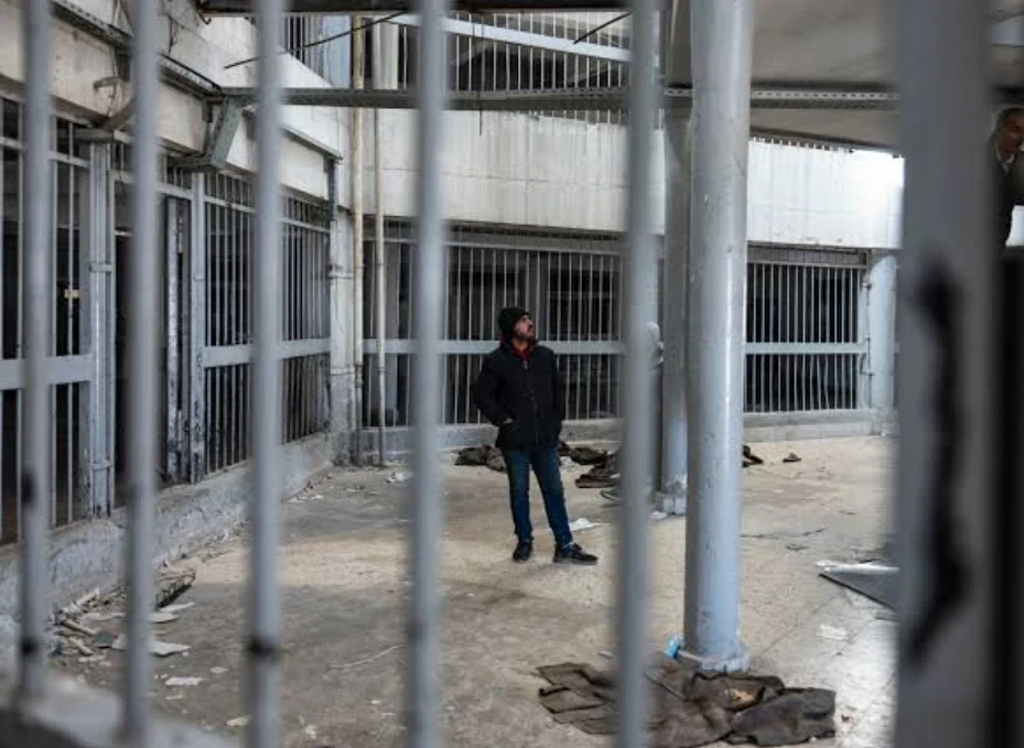 فـوضـى إعـلامية ومخـاوف على العـدالة بعد سقـوط النظـام السوري