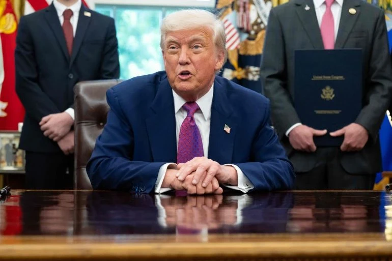 ترامب يصدر قائمة حظر سفر جديدة.. وسوريا خارج القائمة لأول مرة منذ 2017