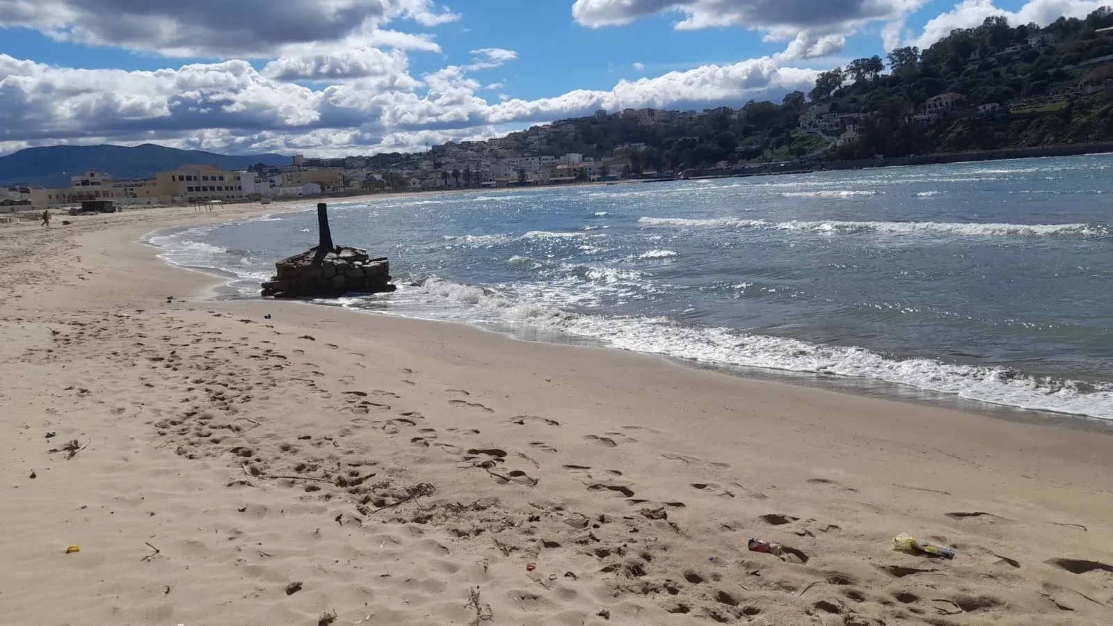 عودة مياه البحر المتوسط بعد انحسارها