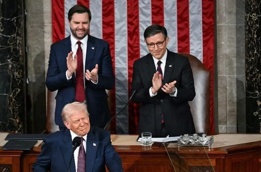 ترامب يكشف عن هدر حكومي ضخم بـ 500 مليار دولار سنويًا في الولايات المتحدة