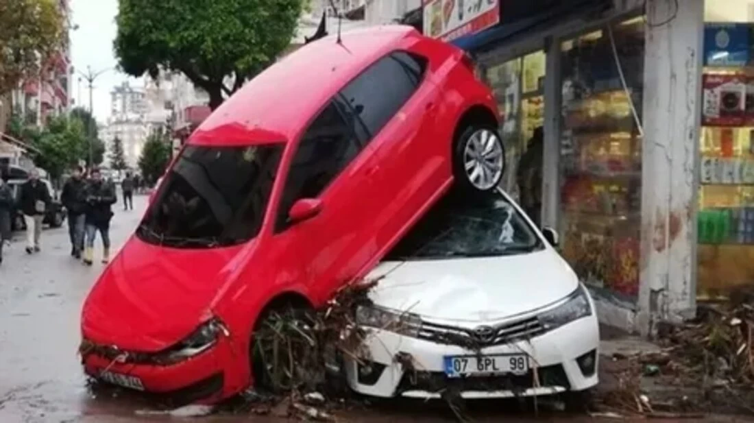 بالفيديو.. فيضانات في ولاية أنطاليا التركية لم تشهد مثلها منذ 50 عاماً