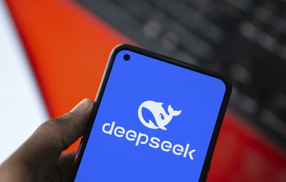 أداة DeepSeek الصينية تتصـدر متجر آبل في أمريكا متفـوقة على ChatGPT