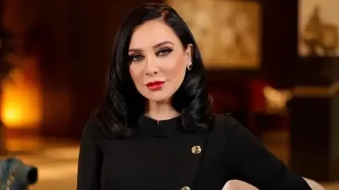 سلاف فواخرجي تعتذر عن حضور مؤتمر الحوار الوطني السوري