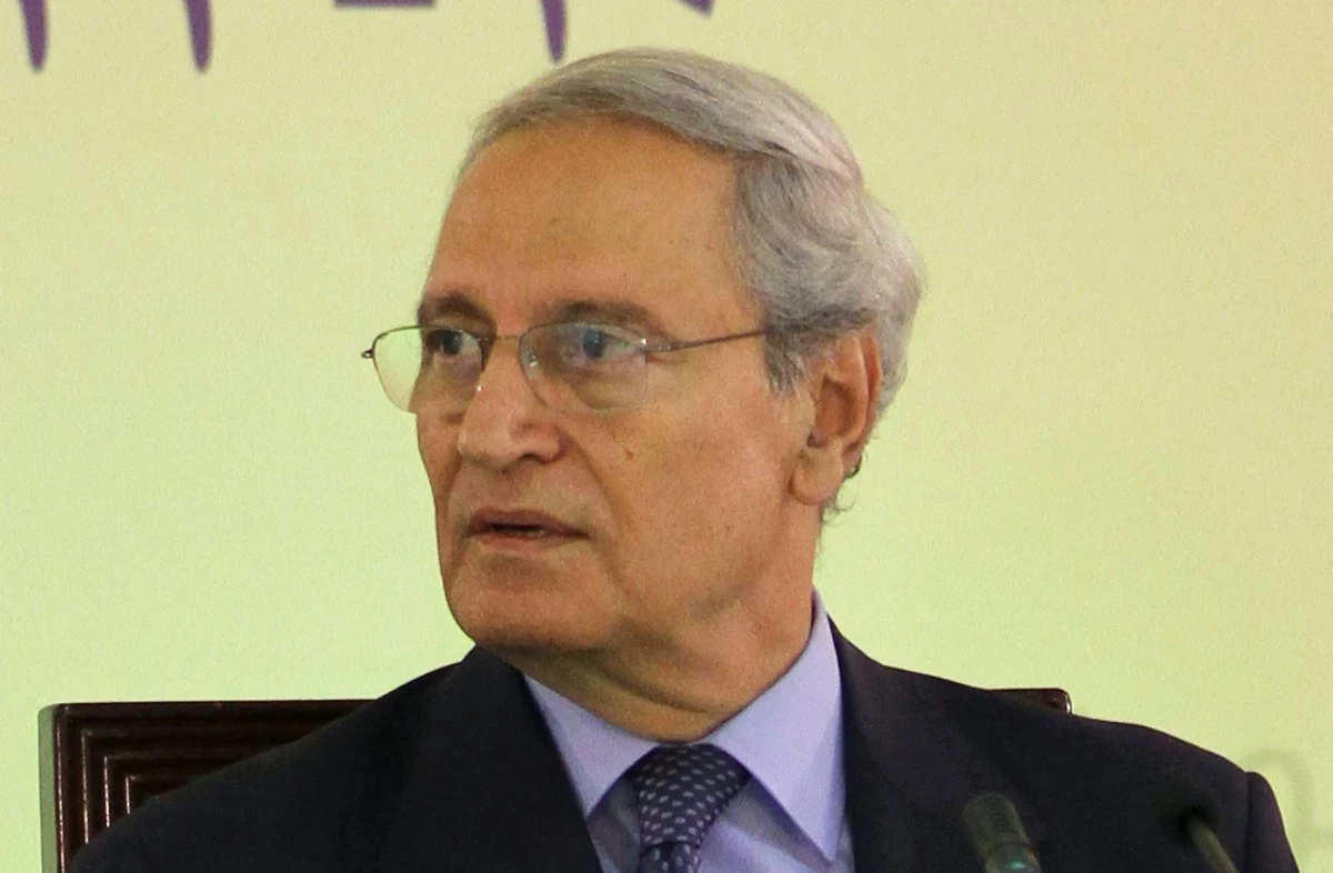 مذكرات فاروق الشرع تكشف أسرار المرحلة الأخطر في حكم بشار الأسد: من التوريث إلى الثورة