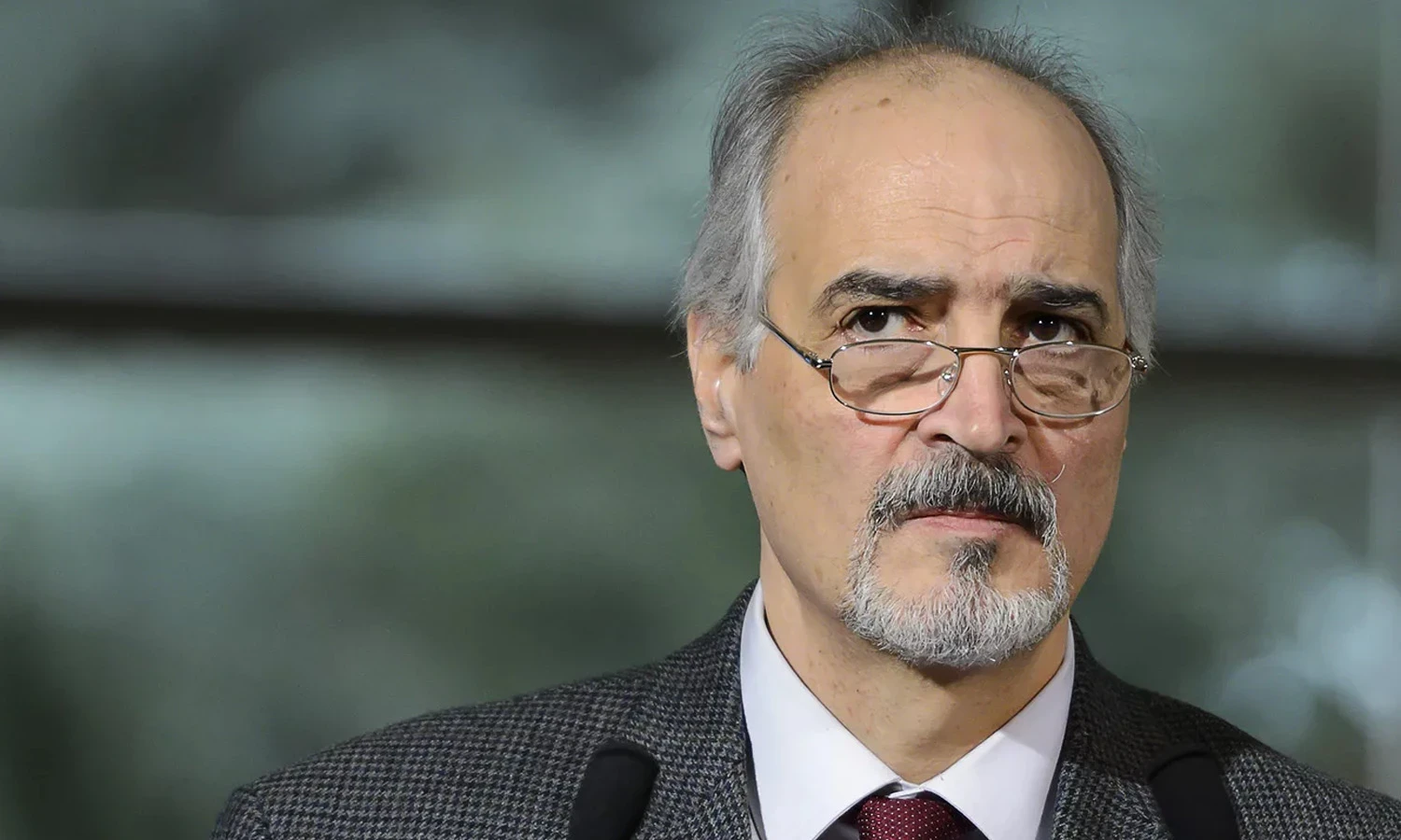 "تكـويـعة الموسـم": سـوريون ينـتقـدون تصـريحـات بشـار الجعـفري الأخيـرة