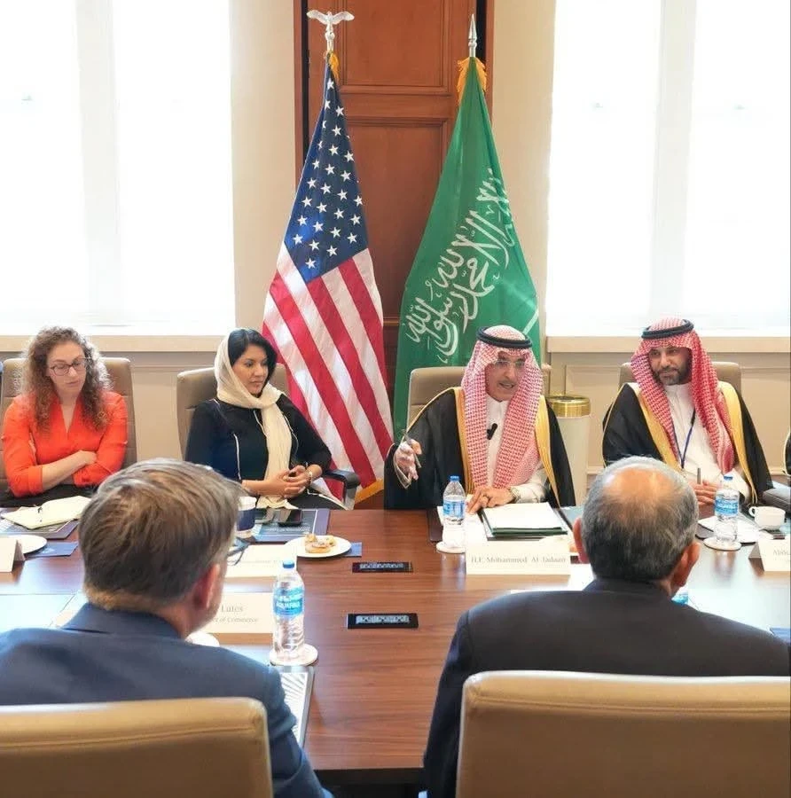 تحرّك سعودي واسع في واشنطن لبحث تخفيف العقوبات عن سوريا ودعم تعافي اقتصادها