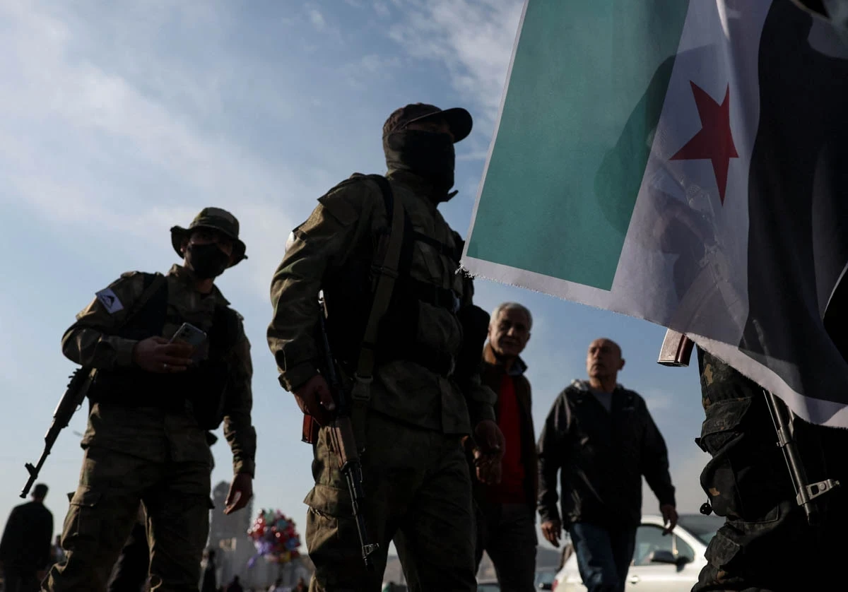 تقرير: "قسد" تبقي أكثر من ألف عنصر ومخزون سلاح في حلب رغم انسحاب جزئي