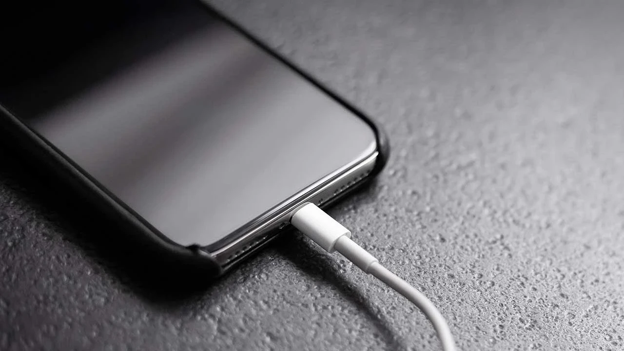 ابتكار جهاز يشحن هاتفك خلال 7 ثوان فقط!