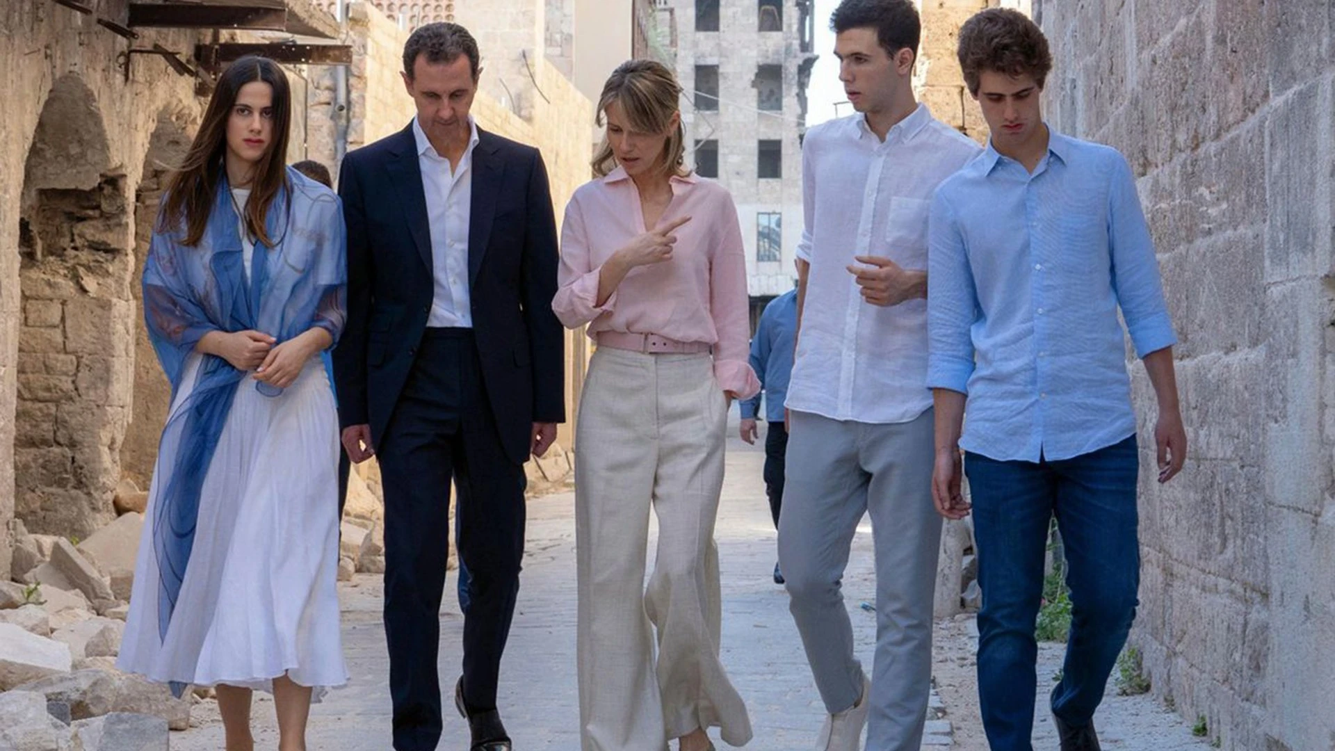 مساعد بشار الأسد يُترك وحيداً في موسكو بعد هروب العائلة