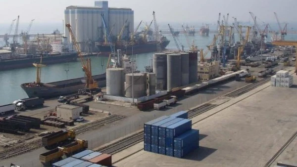 عودة النشاط إلى مرفأ طرطوس مع حركة تفـريغ نشـطة للبواخر