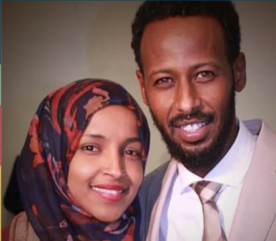 فضـ.ـيحـة ديلي ميل: إلهان عمر تتزوج شقيقها لتحقيق أوراق الإقامة الأمريكية؟