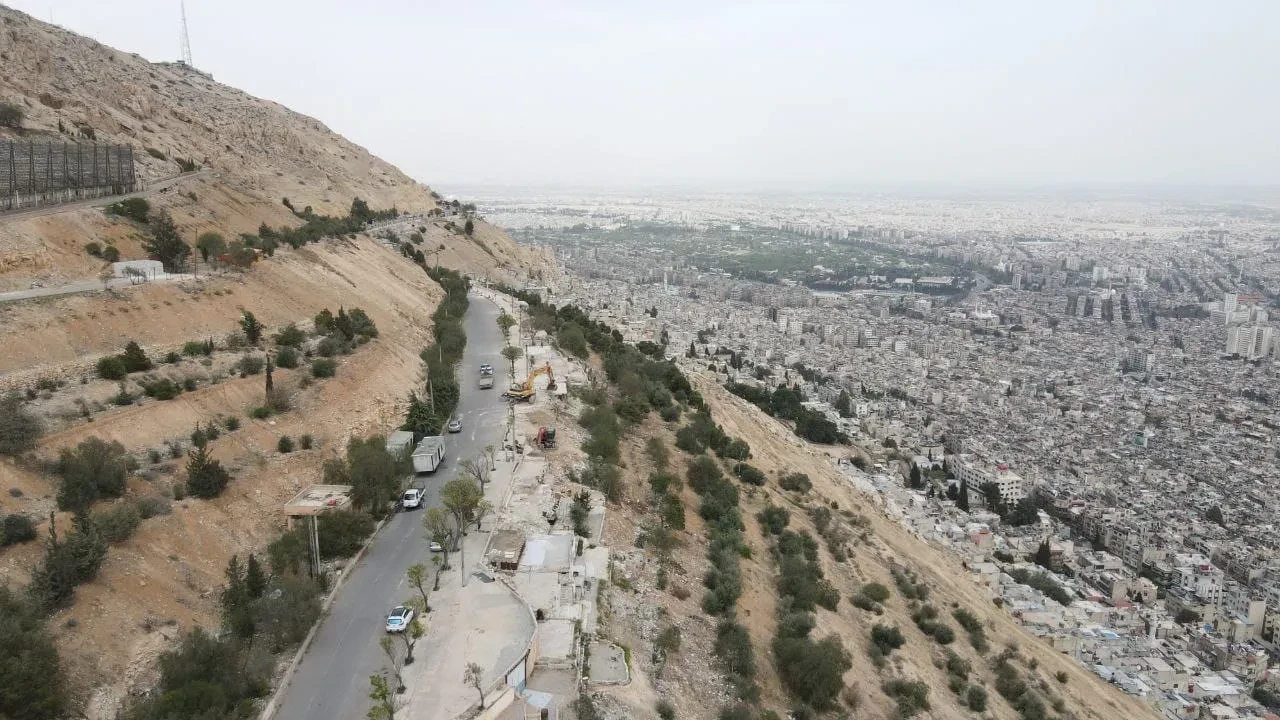 محافظة دمشق توضح تفاصيل أعمال التأهيل الجارية في جبل قاسيون