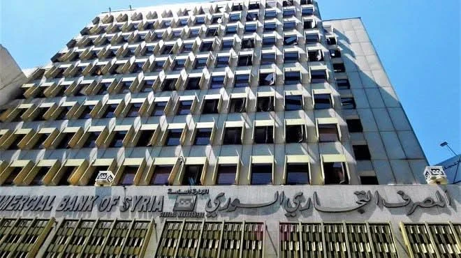 المصـرف التـجاري السوري يواصـل صـرف الرواتب ويرتفـع بسـقف السـحوبات اليومية