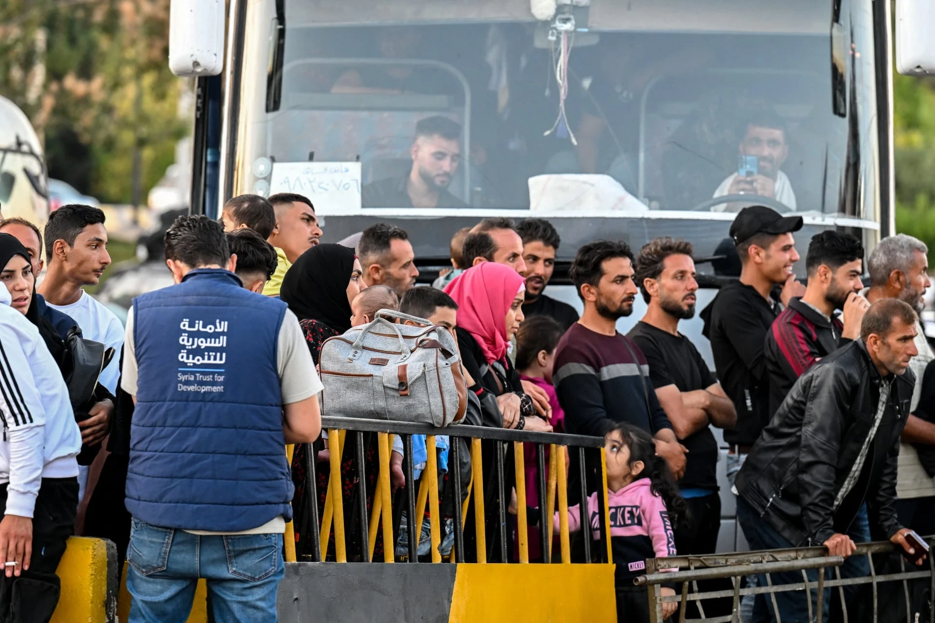 نحو 100 ألف نازح في لبنان وتحذيرات أممية من تفاقم الأزمة الإنسانية