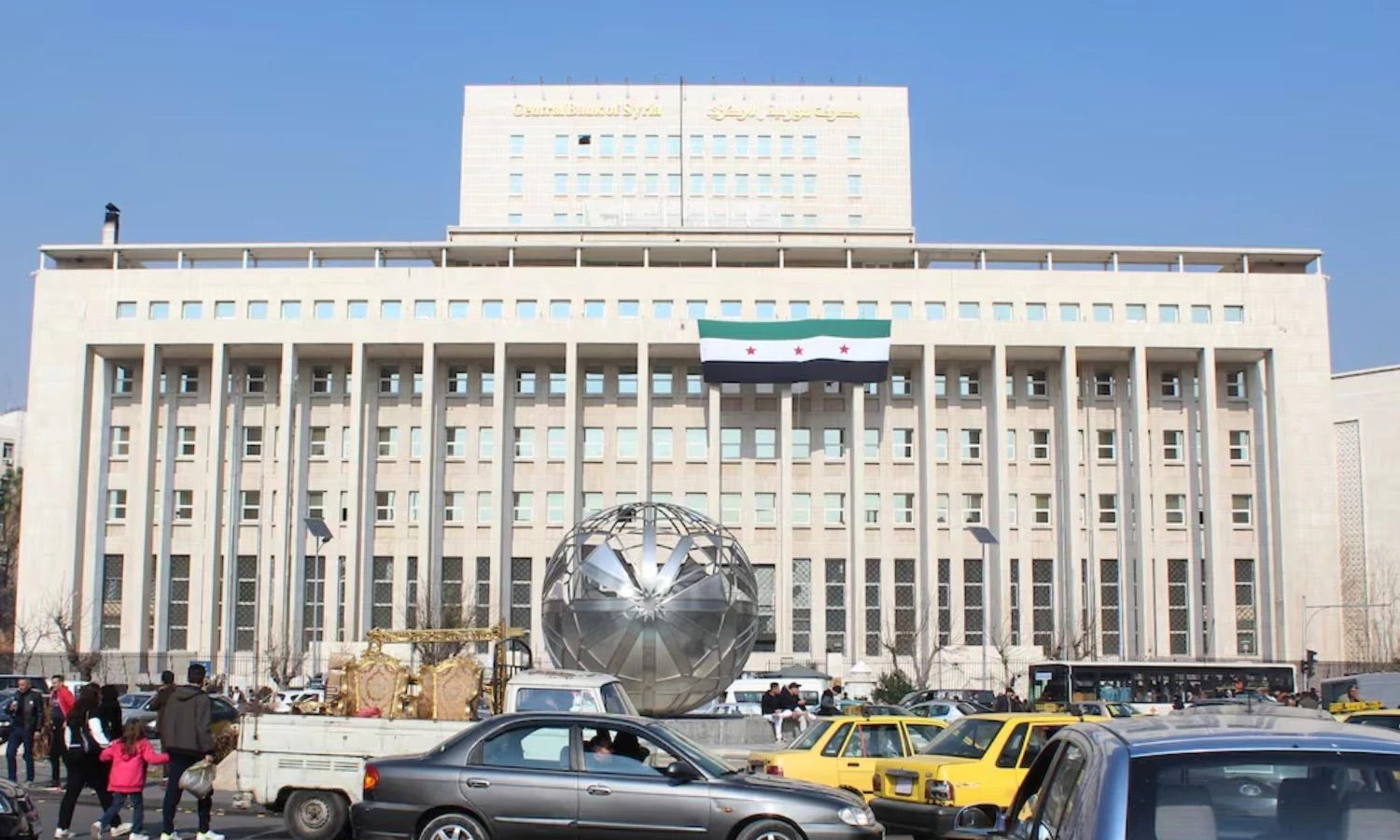 دبلوماسي أوروبي: أموال البنك المركزي السوري ستبقى مجمدة وتخفيف العقوبات مرتبط بإعادة الإعمار