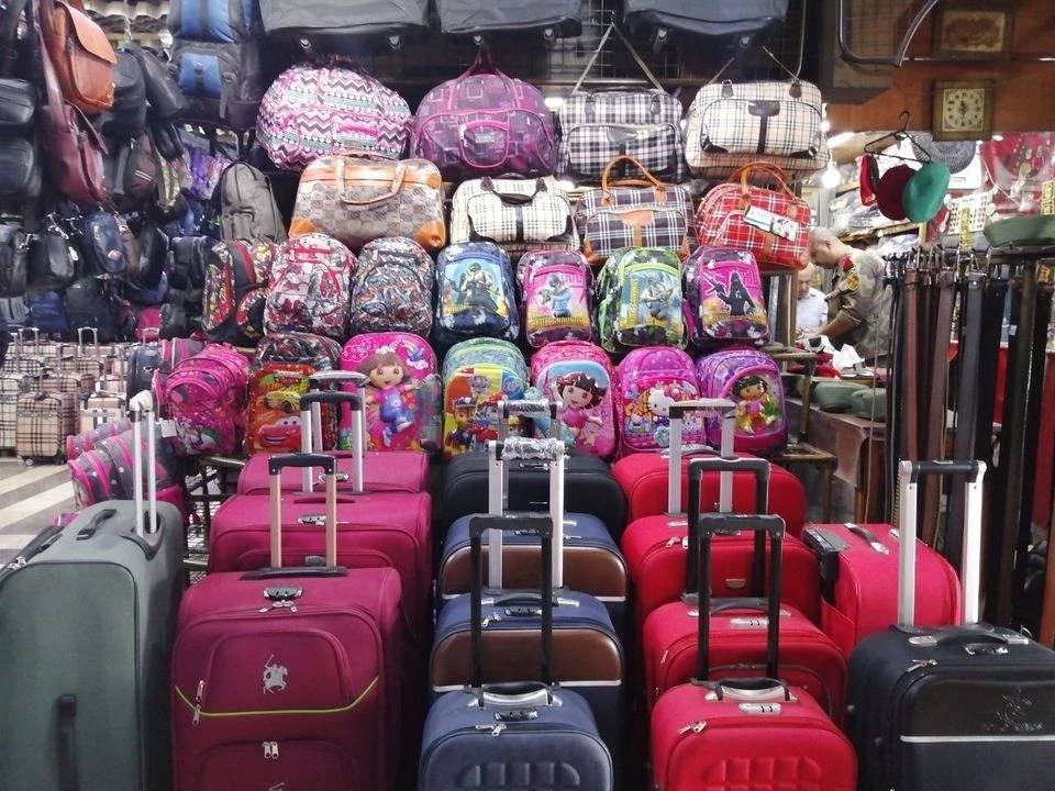 معاناة حرفيي الحقائب بدمشق وسط غياب الجمركة العادلة