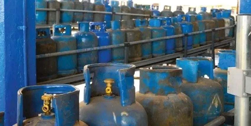 لماذا ارتفع سعر أسطوانة الغاز رغم ثبات التسعيرة الرسمية؟ توضيح رسمي يشرح الأسباب