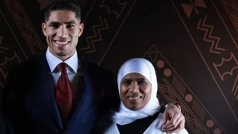 ما سر كل هذا الحب والتقدير من أشرف حكيمي لوالدته