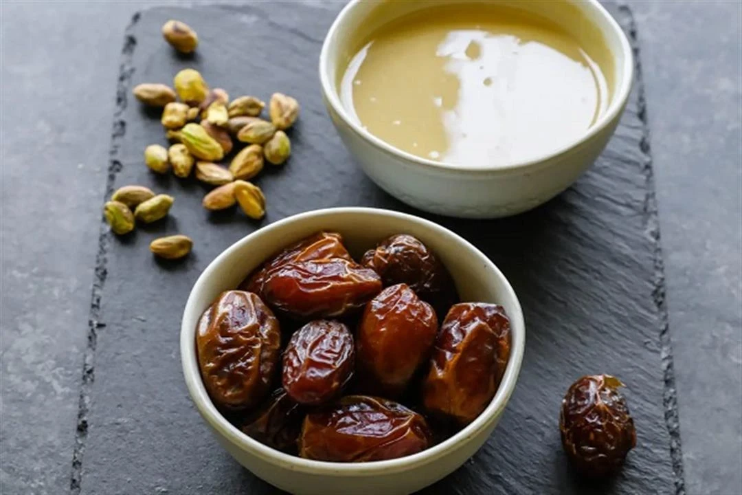 مزيج التمر والطحينية: توازن ذكي بين الطاقة والراحة النفسية