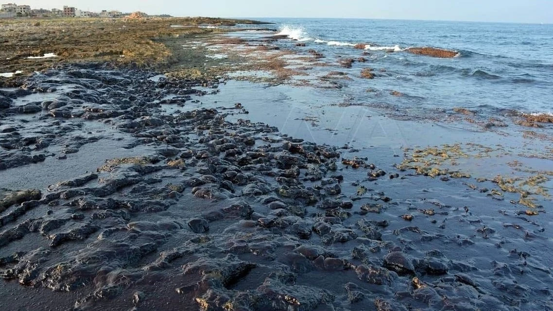 بقع نفطية بين جبلة وبانياس