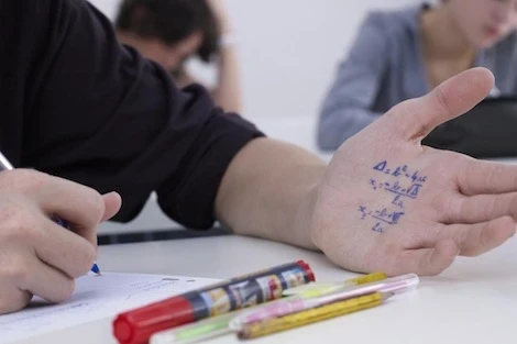 ضـبط حالات غـش في امتحانات البكالوريا في سوريا: تحـذير من عقـوبات قانونية صـارمـة