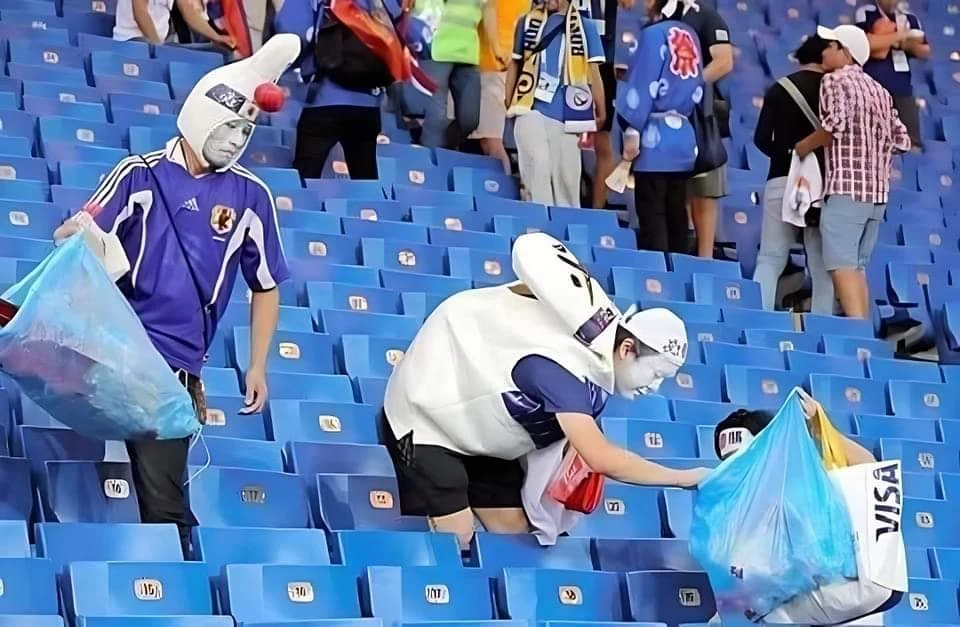 بالصور.. هكذا ترك منتخب الساموراي الياباني غرفهم بعد الفوز