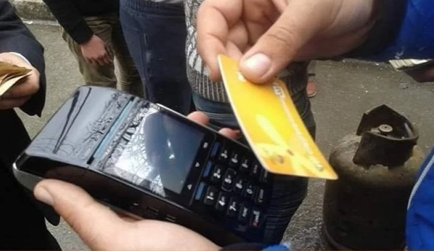 دولة عربية تعتمد تجربة البطاقة الذكية