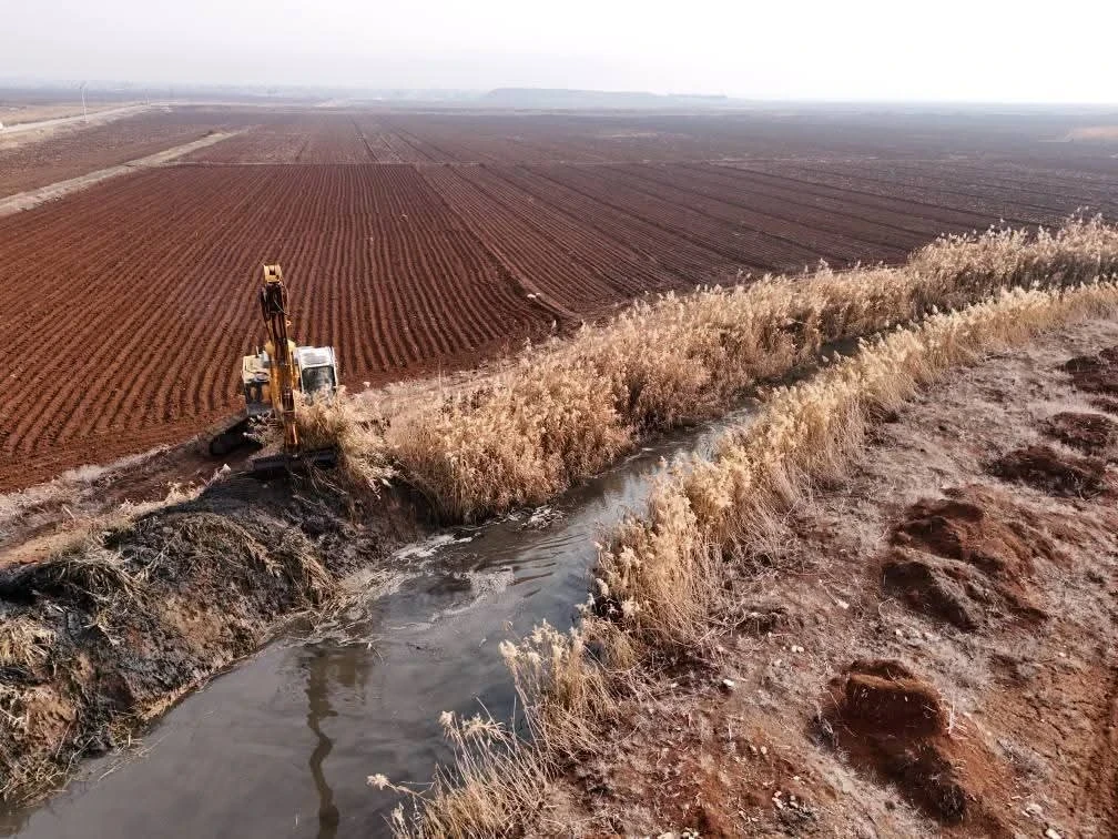 انطـلاق أعمـال تنظـيف مجـرى نهـر قـويق في ريف حلب الجنوبي