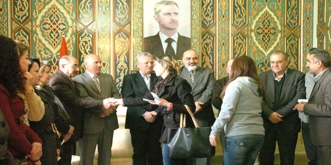 تكريم العاملات بمناسبة عيد الأم