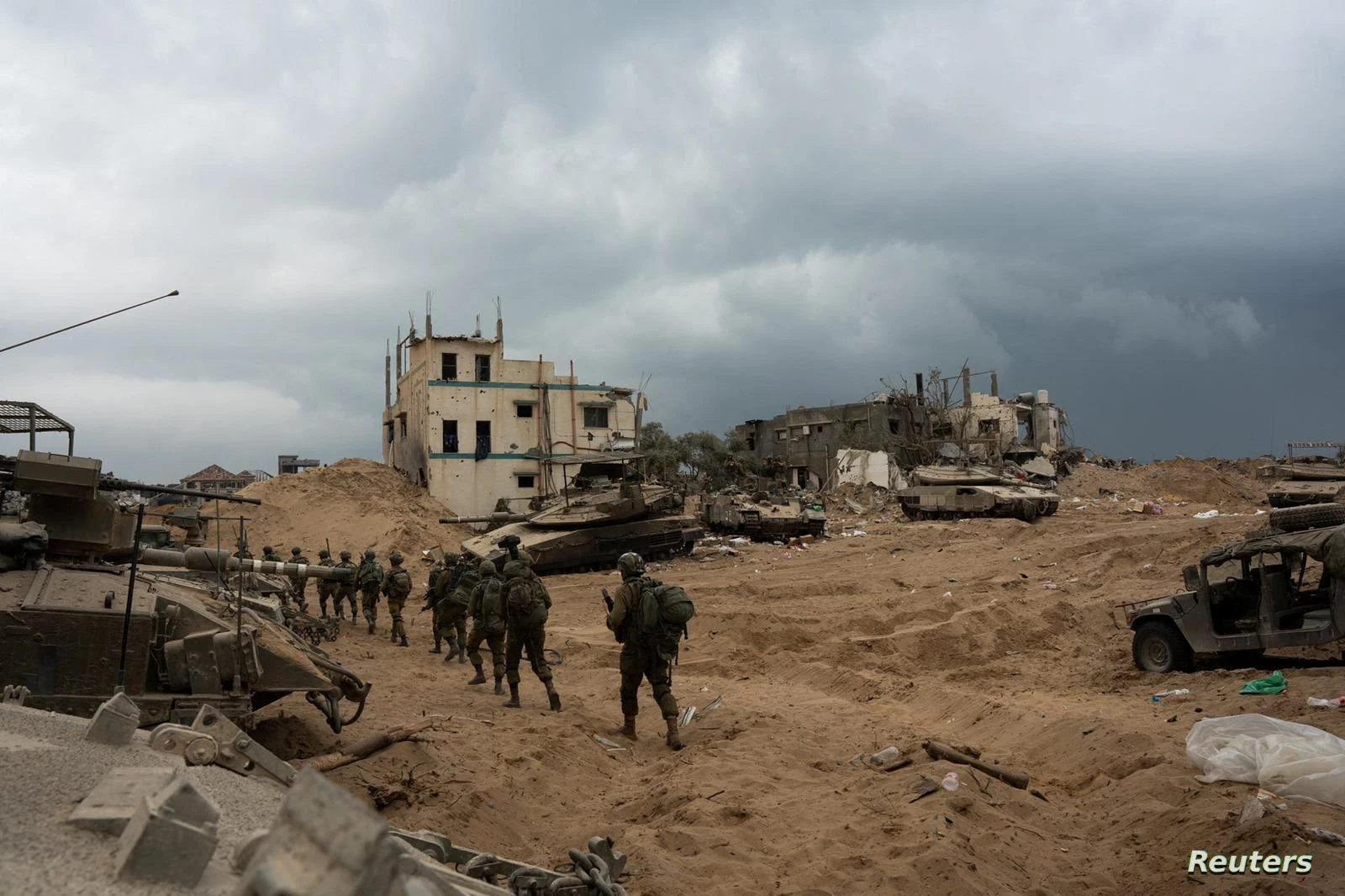 الجيـش الإسـر.ائيـلي يعـلن فتـح جبـهـة جديـدة في سوريا