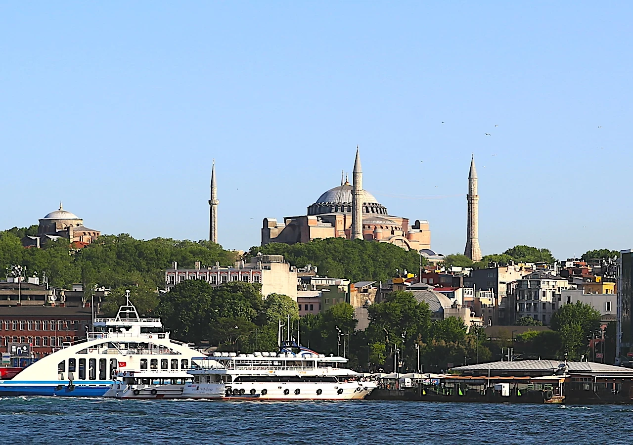 دول أغلقت قنصلياتها باسطنبول