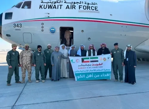 طائرة مساعدات كويتية تصل إلى مطار دمشق الدولي ضمن حملة "الكويت بجانبكم"